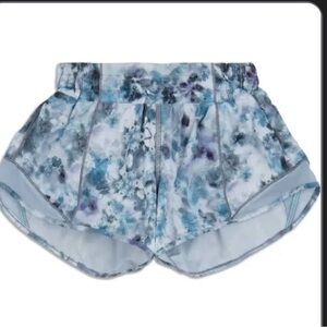 Lululemon Hotty Hot Shorts 4” Size 6
